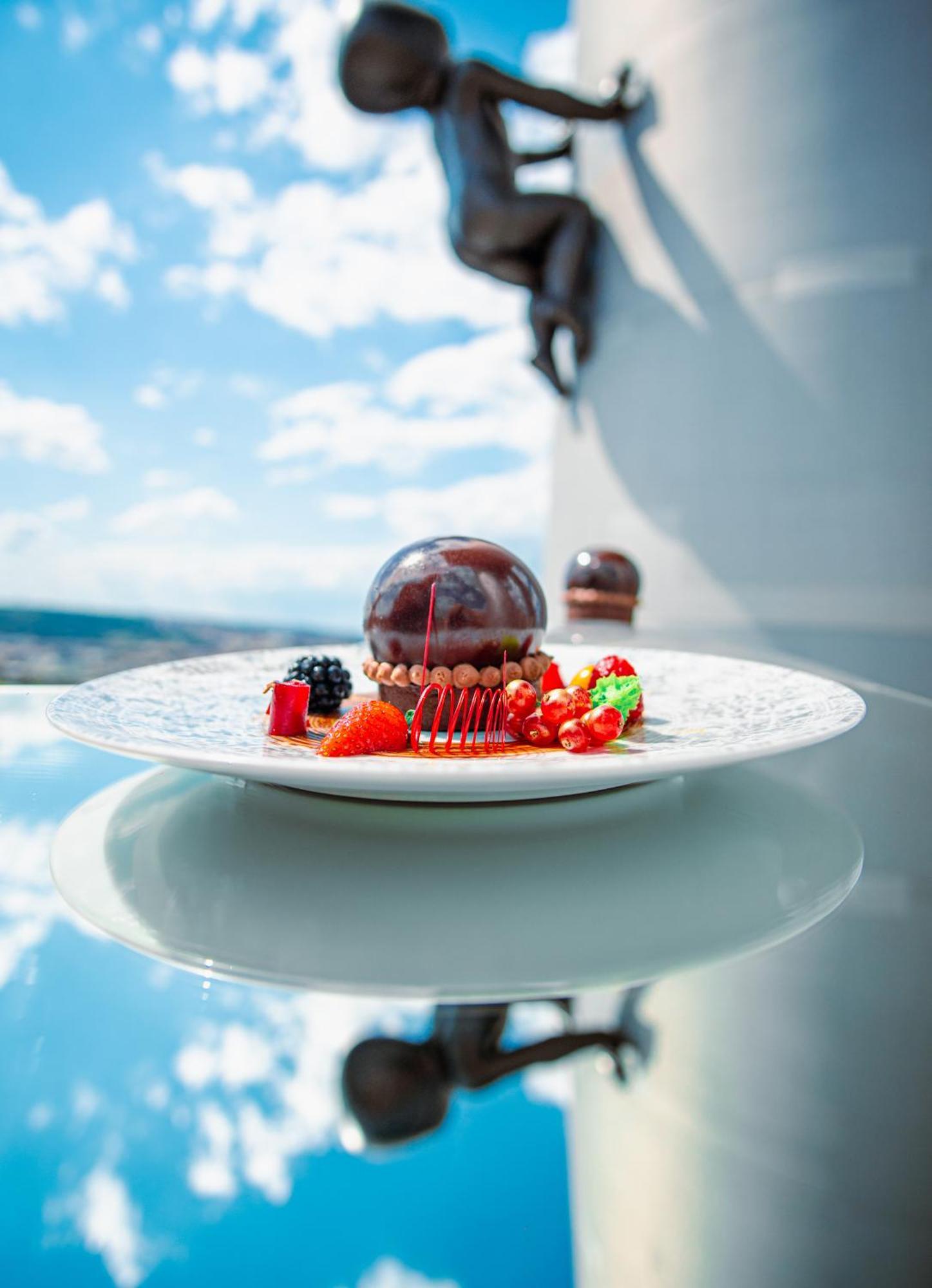 Sky Suite Hotel Прага Экстерьер фото